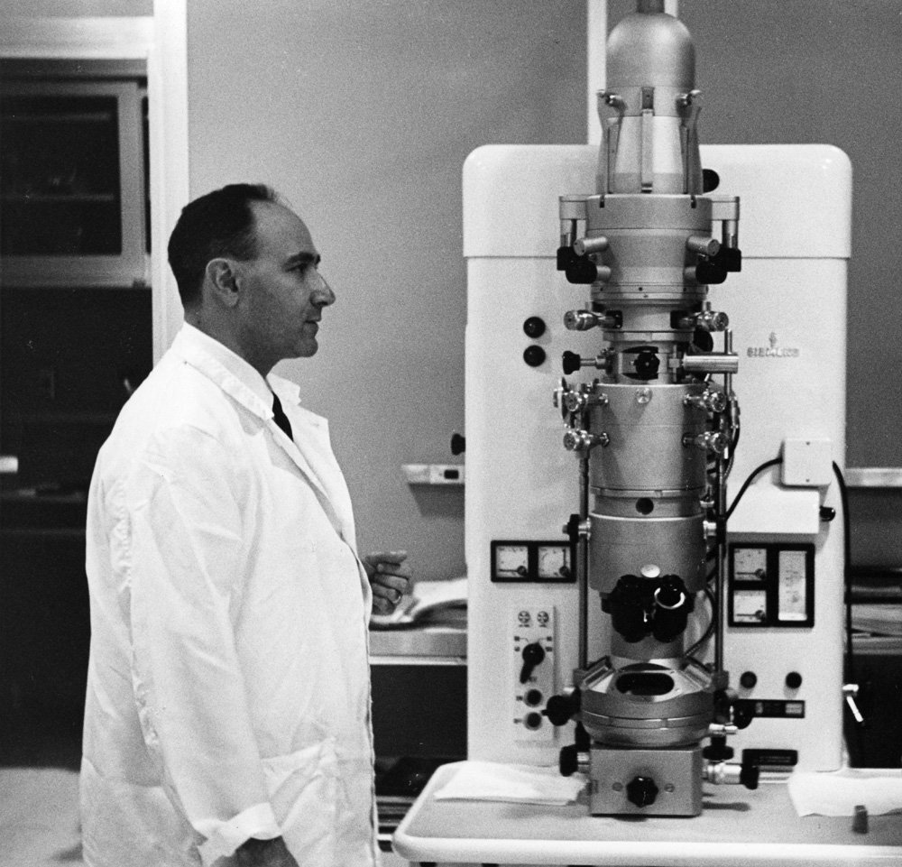 #18Feb | Celebramos la vida y el legado del Dr. Humberto Fernández -Morán, un venezolano que llenó de ciencia e innovación al mundo. ✅ Creador de la cuchilla de diamante y de técnicas de ultramicrotomía. Conoce su historia ➡️ tinyurl.com/bdz4wy4e #100AñosFernándezMorán