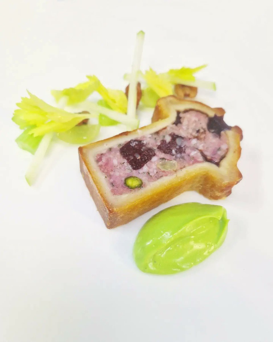 Waldorf / old spot pork / black pudding / parsley emulsion Old spot pork pate en croute with stornoway black pudding, veal & aged malt vinegar jelly. Finished with parsley emulsion & waldorf salad. • #passionate #chef #chefs #foodie #cookery #kitchen #kitchenvibes #brigade