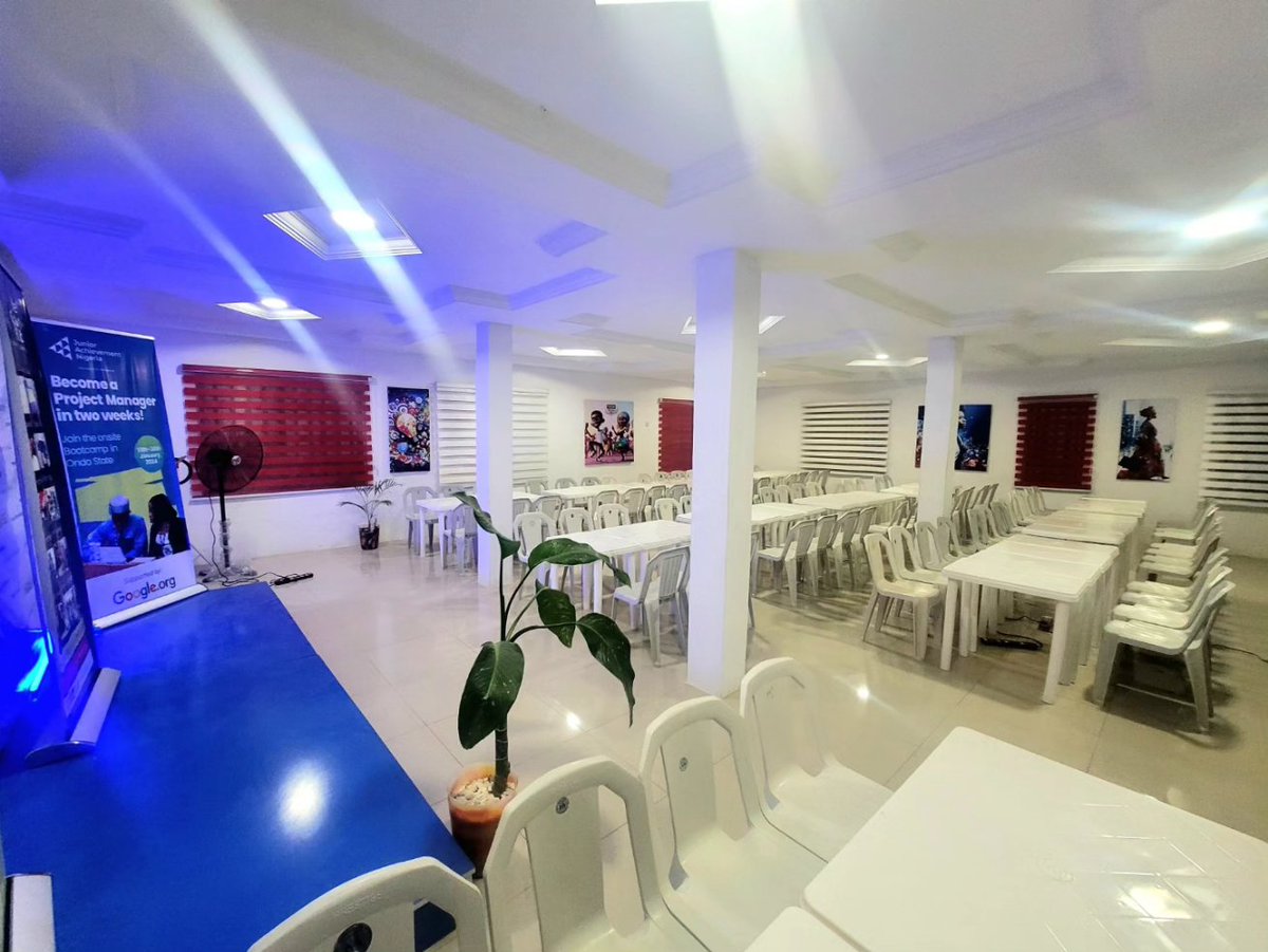 AdeoluwaVictor's tweet photo. If you are a Business in Nigeria intending to expand into Ondo State

You can get a shared (open) space at @thegrowthhub30 Akure to operate from, with a Desk, High Speed Internet (over 30mbps) 9-5 power supply, large compound, for as low as 500k for a whole year 
DM to chat

RT https://t.co/v99BUQmiOI