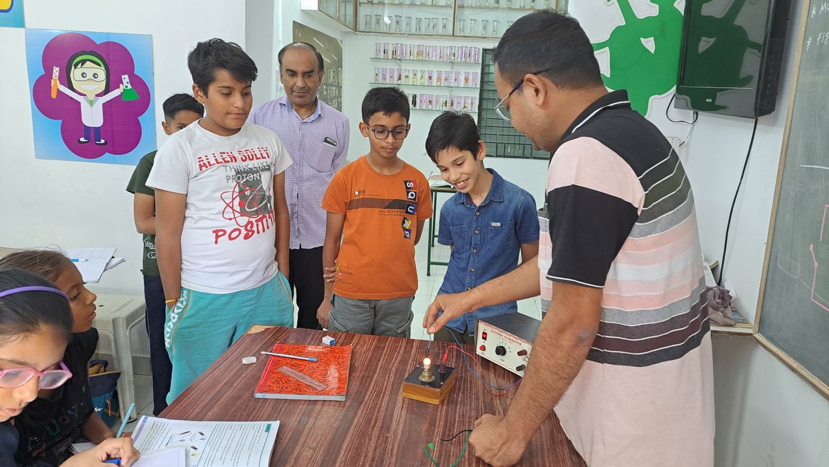 NisargCSC's tweet image. Celebrating #NationalScienceDay at @NisargCSC Gandhinagar "Science Experiments"🔬 Class 5 to 10 students showcasing their scientific curiosity through captivating experiments!  #ScienceExploration #NSD2024 #NCSTC
@IndiaDST @CMOGuj @PMOIndia
@dstGujarat @InfoGujcost @monakhandhar