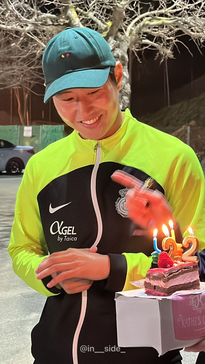 arkangive2's tweet photo. 작년 강인이 생일 축하받는 거 보면 기분 좋은 거 얼굴에 다 보여서 나까지 웃음이 막 남 https://t.co/A1iGlXAKdp