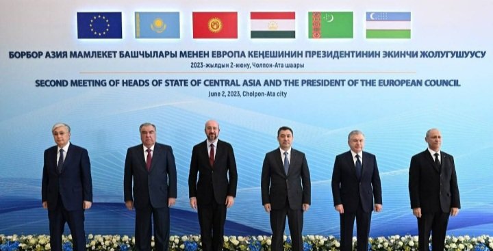 SamuelJsdv's tweet photo. . . . 

🔹️5️⃣ Fortunately, #German 🇩🇪 geo-economics provides a positive incentive for 🇪🇺🇹🇷 alignment and 🇫🇷🇹🇷 discussions. 

🔹️6️⃣ This is complex but logically should start with the #GlobalGateway and #CentralAsiaStrategy and align policy areas between #France 🇫🇷, #Türkiye 🇹🇷 and #Germany 🇩🇪, concerning #CRMs #DefenceEquipment #Security #EDA, #Energy, #DSA/#GDPR, #SupplyChains, #CustomsUnionReform, #DueDiligence, #EIBInvestment, #MiddleCorridor and #Voting/#DecisionMaking

🔹️7️⃣ The idea of enhancing 🇪🇺🇹🇷🇩🇪🇫🇷 strategic thinking to include #CentralAsia is based on the prerequisite of German 🇩🇪 industrial growth 🏭📈 (thereby also meaning #EU 🇪🇺 & #Türkiye 🇹🇷 growth) which - at the moment - necessitates secure and abundant energy, CRMs and low labor cost supply-chains in close proximity. 

🔹️8️⃣ This is preferably done along existing and nearby value-chains favouring time-shipping, price, developed infrastructure (TEN-T), legislative harmonisation and attractive business (e.g. #Türkiye 🇹🇷 & #Balkans). The expansion of better-priced value-chains with more access to #CriticalRawMaterials (CRMs) and affordable energy is equally important (e.g. Central Asia, MENA, Latin America & Asia) and positive for both #German/#EU 🇩🇪🇪🇺 and #Türkiye 🇹🇷 business wishing to co-operate and expand. Yet it comes with a range of security-risks, which - coming back to the starting point - necessitate Franco-Turkish 🇫🇷🇹🇷 leadership (e.g. Nuclear/CRMs/Uranium, #SouthCaucasus guarantes/peace and future #EU-#Türkiye 🇪🇺🇹🇷 security arrangements). 

🔹️9️⃣ The #MiddleCorridor / #TransCaspian strategy is a win-win for #German/#EU 🇪🇺🇩🇪 and #Türkiye 🇹🇷 business (garment, construction, financial, mining, energy and other industrial production, automotive). The dangerous bottleneck of 🇦🇲🇦🇿 #Azerbaijan-#Armenia and heightened security concerns due to #Russia 🇷🇺 & #Iran 🇮🇷 however poses a problem that necessitates careful scaling up of strategy both in geographic, security and policy terms. 

🔹️🔟 This weekend's #MSC2024 #MunichSecurityConference saw an important meeting of #Armenian 🇦🇲 and #Azerbaijani 🇦🇿 leaders, which is positive news considering the threat of escalation. However, nothing of significance will arise unless both #France 🇫🇷 and #Türkiye 🇹🇷 are invited to the table.   

The era of 🇪🇺🇹🇷 being negotiated without taking into account cross-regional interests and geo-politics are over.

[END].

The arguments above are based on analysis from:

🔸️🇪🇺🇹🇷🇬🇪🇦🇲🇦🇿🇰🇿🇰🇬🇹🇯🇹🇲🇺🇿  @ENC_Europe Global Gateway Analysis: https://t.co/QEQJHCJReM 
🔸️ 🇪🇺🇹🇷 @EurLiberalForum Security Analysis: https://t.co/zRxm9RyP09 

¹https://t.co/HjlVknqr7Y
²https://t.co/ujstSkC5p8 (prisoners dilem/matrix of game theory) 

🔺️Full @CarnegieEndow podcast 🎧  available here: https://t.co/yU9f85ehgj