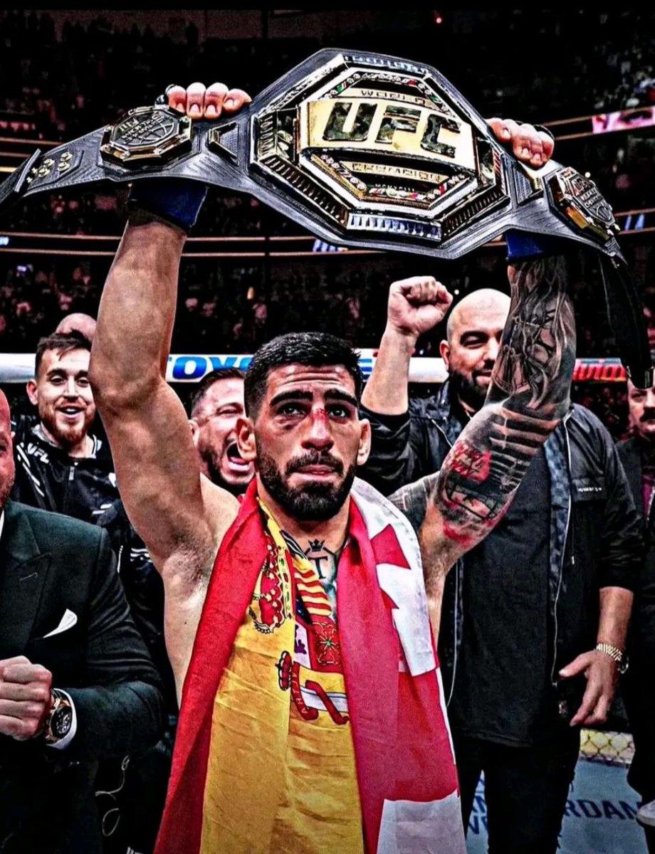 PapiCarde97's tweet image. Calificar lo de este animal es quedarte sin palabras en el vocabulario. Un tío que cumple con su palabra a base de pura disciplina.

MATADOR «Topuria» 🇪🇸✊🏼