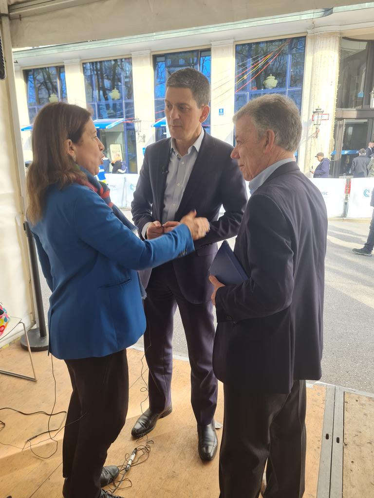 wtfrench76's tweet photo. Media circus in full swing at @MunSecConf: as @JuanManSantos speaks to @AJEnglish, @DMiliband is interviewed by @bbclysedoucet side by side. #MSC2024 https://t.co/4U8g49rRCB