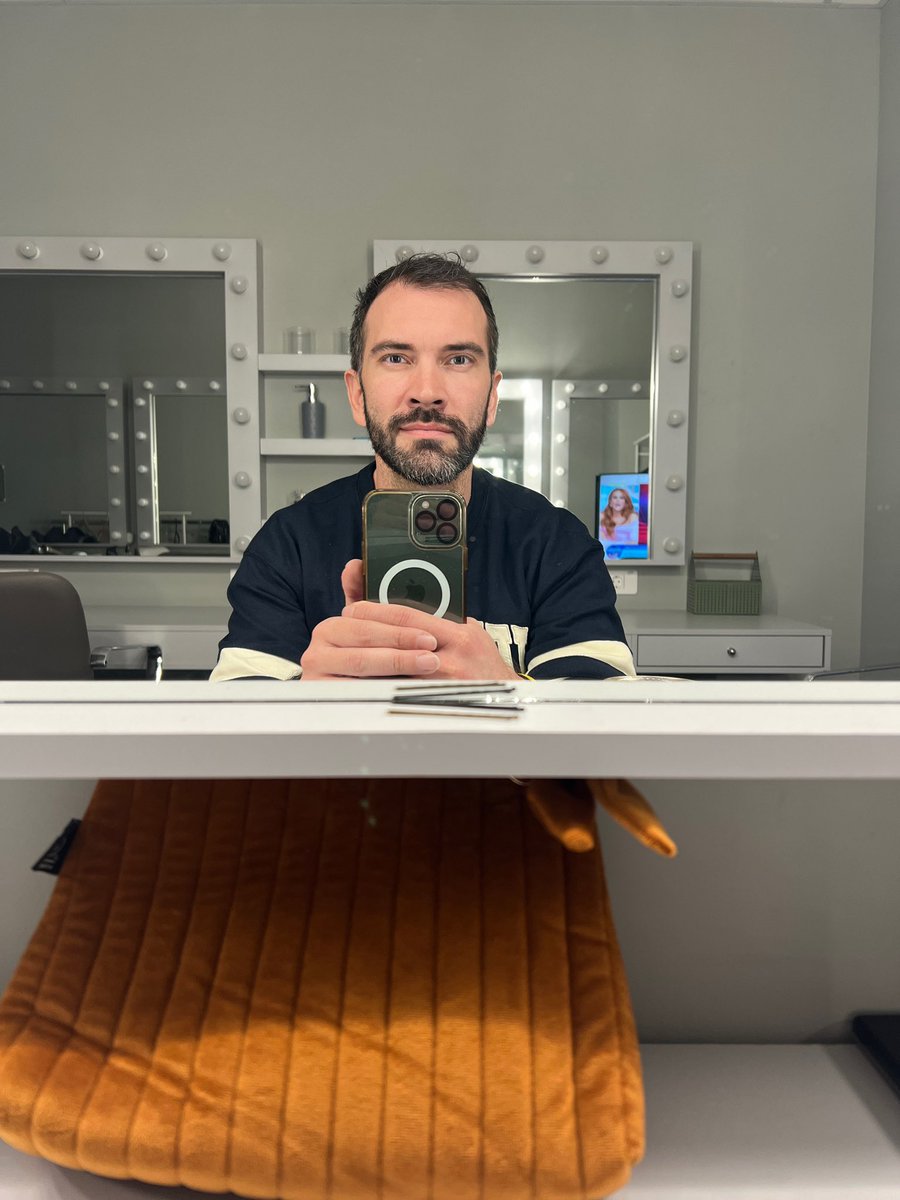 EfthimisP's tweet photo. “It was about time to create some content… dressing room aka kamarini time…😝” Xx, E.
•
•
•
•
#efthimis #efthimisisaround #dressingroom #channel #studio #photo #photography #insta #instagram #instagood #instadaily #photogram https://t.co/J2sOpibnKV