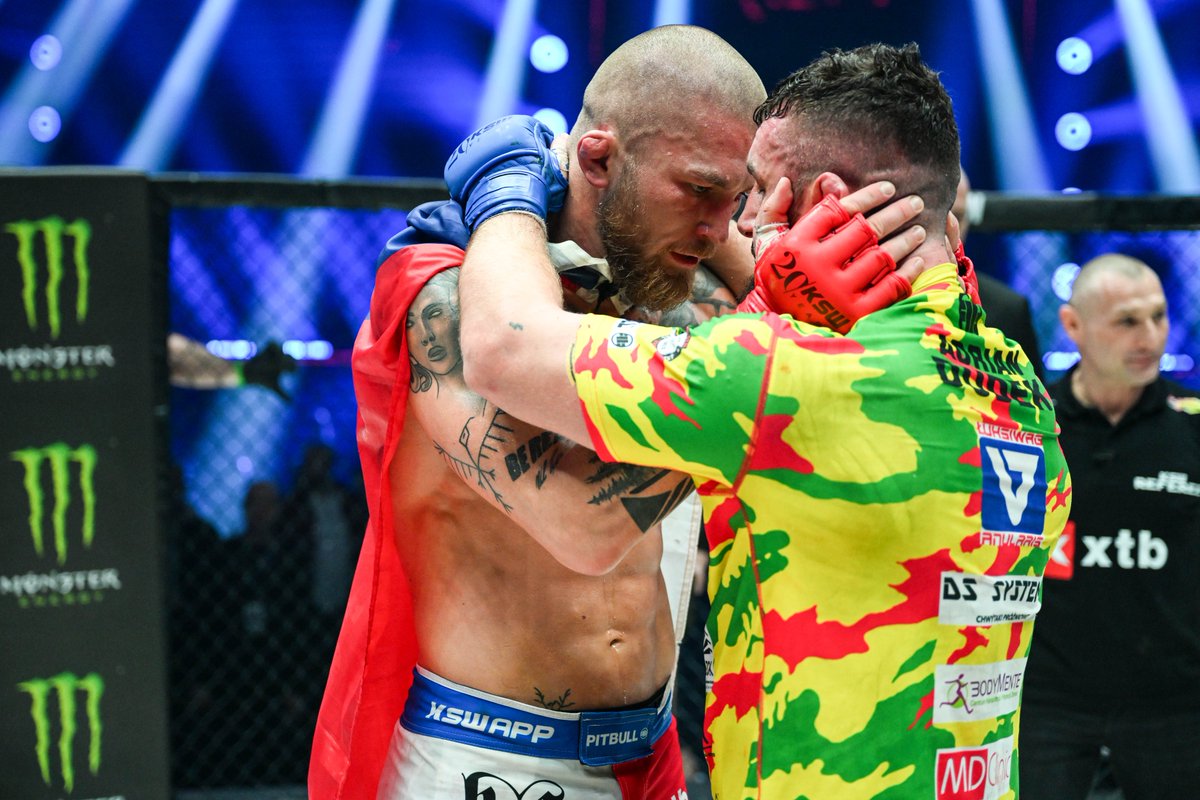 KSW_MMA's tweet photo. R E S P E C T 💙 #KSW91 https://t.co/Guu5SdMgFB