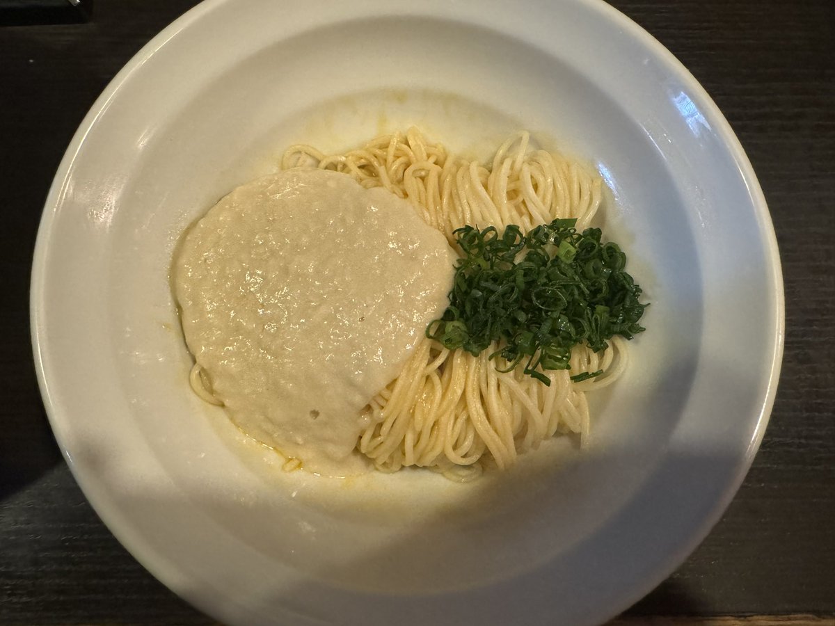 丿貫8周年にお伺いしました
supreme並の行列はさすが👏
OPEN10分前から並んで1時間半は並びました
今回のお目当ての
雲丹蕎麦を食べさせて頂きました
1時間半並んだ価値ありの逸品
『神』でした
和え玉も白子ウニバター最高でした

8周年おめでとう御座います
感動をありがとう

#丿貫