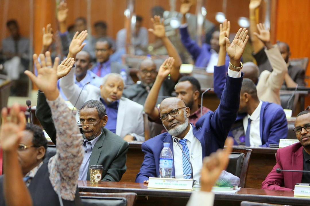 Awale11's tweet photo. #Somaliland waxay qaaday tubtii doorashada.
#Doorashadu waa #unique #selling #point ama waxa iibgeeya qadiyada Somaliland.
#Muwaadin kasta wuxuu jecel yahay in uu helo fursad uu ku codeeyo.
#DOORASHO waa furaha midnimada.
#Xeerkii doorashooyin ku waa ansax
In aan codeeyaan rabaa 🗳️