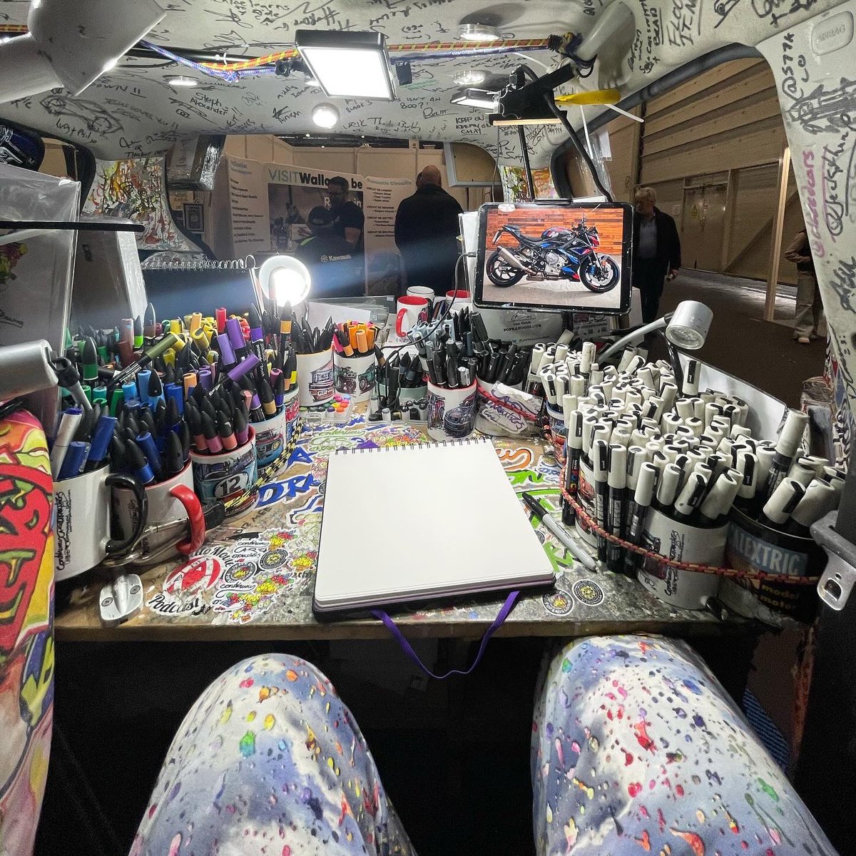 Popbangcolour's tweet photo. It’s the final day of @MCNnews London Motorcycle show!
Come say hi in @ExCeLLondon today, the show is on until 5pm.
I’ll be drawing moto.girl.nikki ‘s @BMWMotorradUK M1000R as a #ContinuousCycle drawing to start the day 🏍️+✍🏻
#mcnlondonmotorcycleshow #mcnmotorcycleshow https://t.co/HrsCEllqaQ