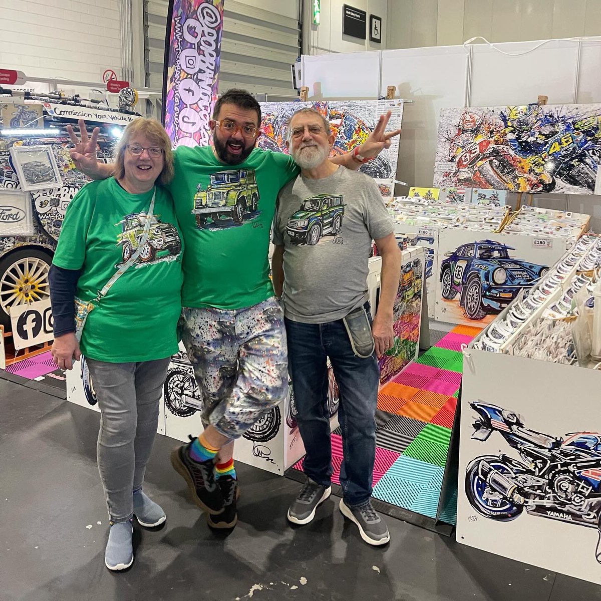 Popbangcolour's tweet photo. It’s the final day of @MCNnews London Motorcycle show!
Come say hi in @ExCeLLondon today, the show is on until 5pm.
I’ll be drawing moto.girl.nikki ‘s @BMWMotorradUK M1000R as a #ContinuousCycle drawing to start the day 🏍️+✍🏻
#mcnlondonmotorcycleshow #mcnmotorcycleshow https://t.co/HrsCEllqaQ