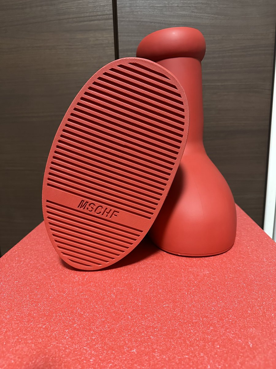ztmy_hiro_'s tweet photo. MSCHFのBig Red Boot買いましたー笑
実物めちゃくちゃエグい🤪
#MSCHF
#bigredboot
#ミスチーフ
#アトムブーツ https://t.co/FmEGsFlvae