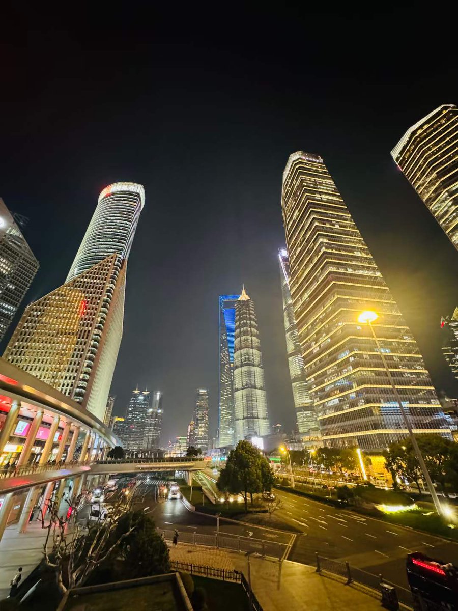 ActiveRoad_rw's tweet photo. Shanghai never sleeps https://t.co/Z8srGxTmMs