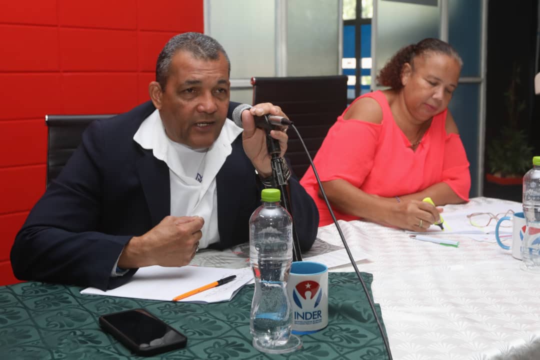 JLBrocheLorenzo's tweet photo. Los militantes del @PartidoPCC del @InderCuba realizaron su asamblea de balance.
Fue un diálogo de vanguardia centrado en los aspectos que debemos transformar para maximizar #DeporteDerechoDelPueblo
#EstaEsLaRevolución https://t.co/RUAoAxFAFB
