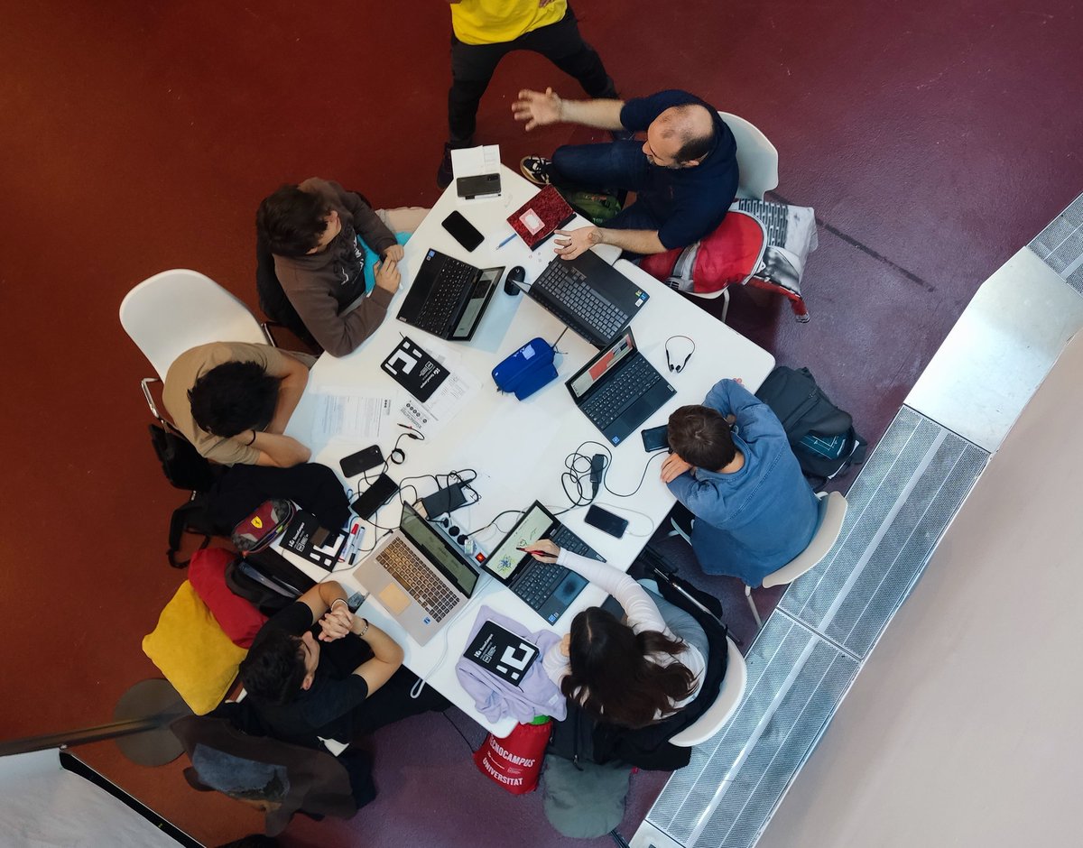 TecnoCampus's tweet photo. @matarocat @SomMobilitat @sergimoralesd @OskrValdivielso A més de l'esmorzar, el dinar i el sopar🍐🥑🍜, també es van fer pauses de cafè i #pausesactives ⏸️ per descansar i arribar a desenvolupar el projecte correctament 🤗.
#SomHackathon https://t.co/VwIMJr9ZNH