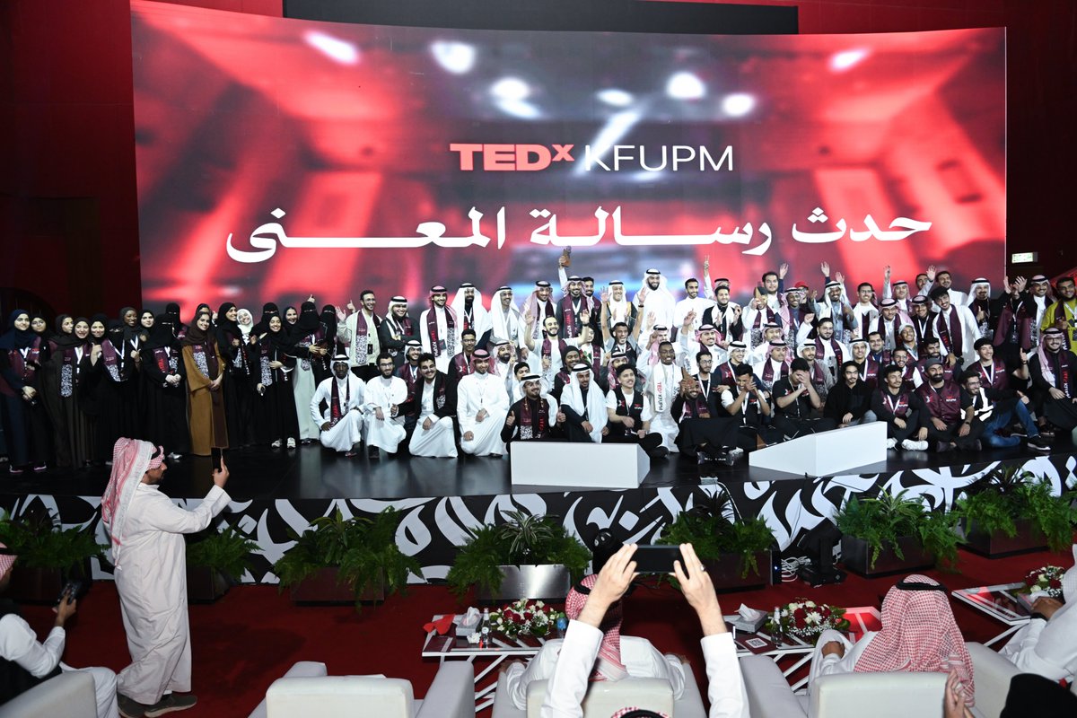 KFUPM's tweet photo. برعاية رئيس #جامعة_الملك_فهد_للبترول_والمعادن، نظّم فريق @TEDxKFUPM فعالية #TedxKFUPM باستضافة متحدثين ملهمين من قادة ومؤثرين.

وسط حضور لافت من الطلاب والطالبات، شارك المتحدثون قصصهم الملهمة وتجاربهم الشخصية وتحدّياتهم الشيقة وكيف تغلبوا على الظروف الصعبة ليصبحوا نماذج ناجحة.

#KFUPM