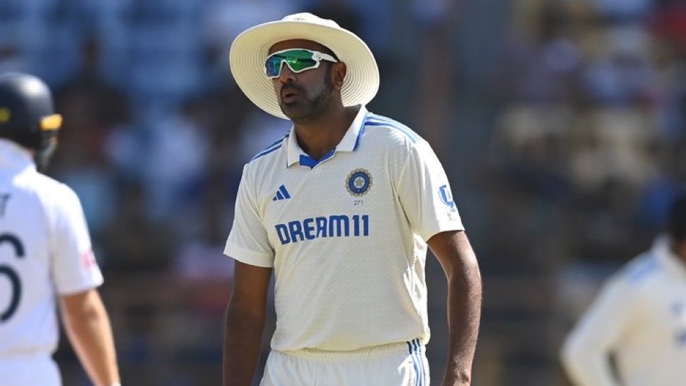 mufaddal_vohra's tweet image. Ravi Ashwin in Test cricket:

- 251 wickets of Right Handers.

- 250 wickets of Left Handers.