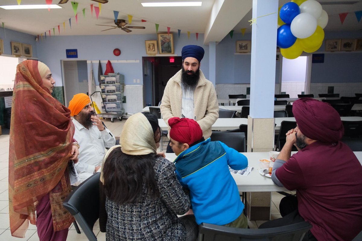 TeamSOUDA's tweet photo. We had great discussions about #MentalWellness, healthy eating, #HarmReduction, breaking stigma around #MentalHealth and #SubstanceUse, and awareness about the #DrugToxicityCrisis with cultural and language specificity.
#EndOverdose #BCPoli #OverdoseResponse #OverdoseAwareness https://t.co/YtPuYGEaWi
