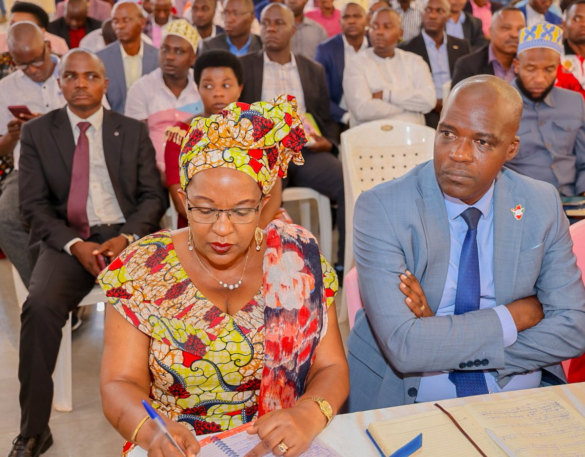RTNBurundi's tweet photo. @DrNtakarutimana, 1er vice-président de @nshingamateka exhorte les responsables de #JitMat à lire le Code burundais des investissements pour connaître les facilités offerts aux investisseurs. https://t.co/CYCKyVLzqF