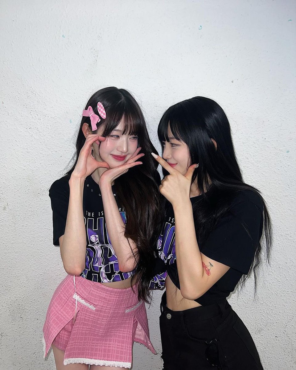 wonyuluv's tweet photo. wonyoung ❤️ gurls https://t.co/HAgciTkaik