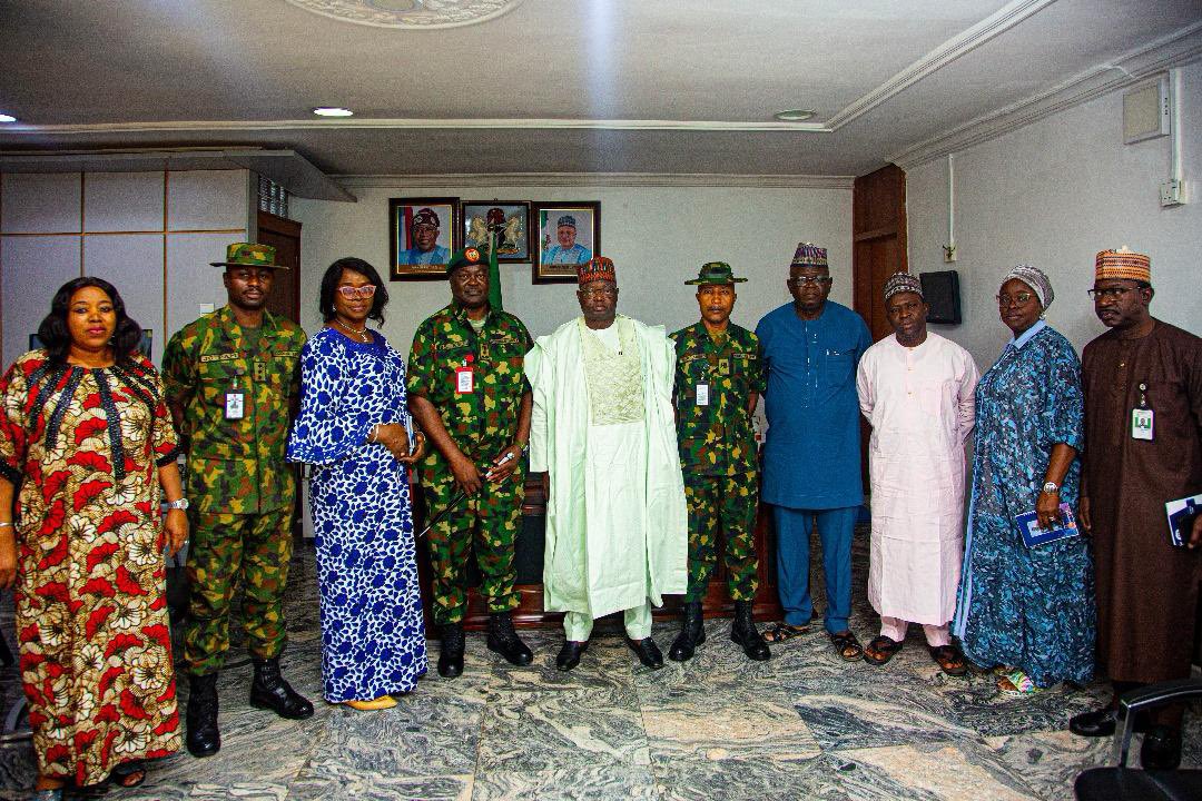 Last week, I received the Director of Psychological Operations of the Nigerian Army, Brig. Gen. Keji and his team in my office. The visit continued our collaboration efforts to rid the country of criminality. The Chief of Army Staff, Lieutenant General Taoreed Lagbaja, through…