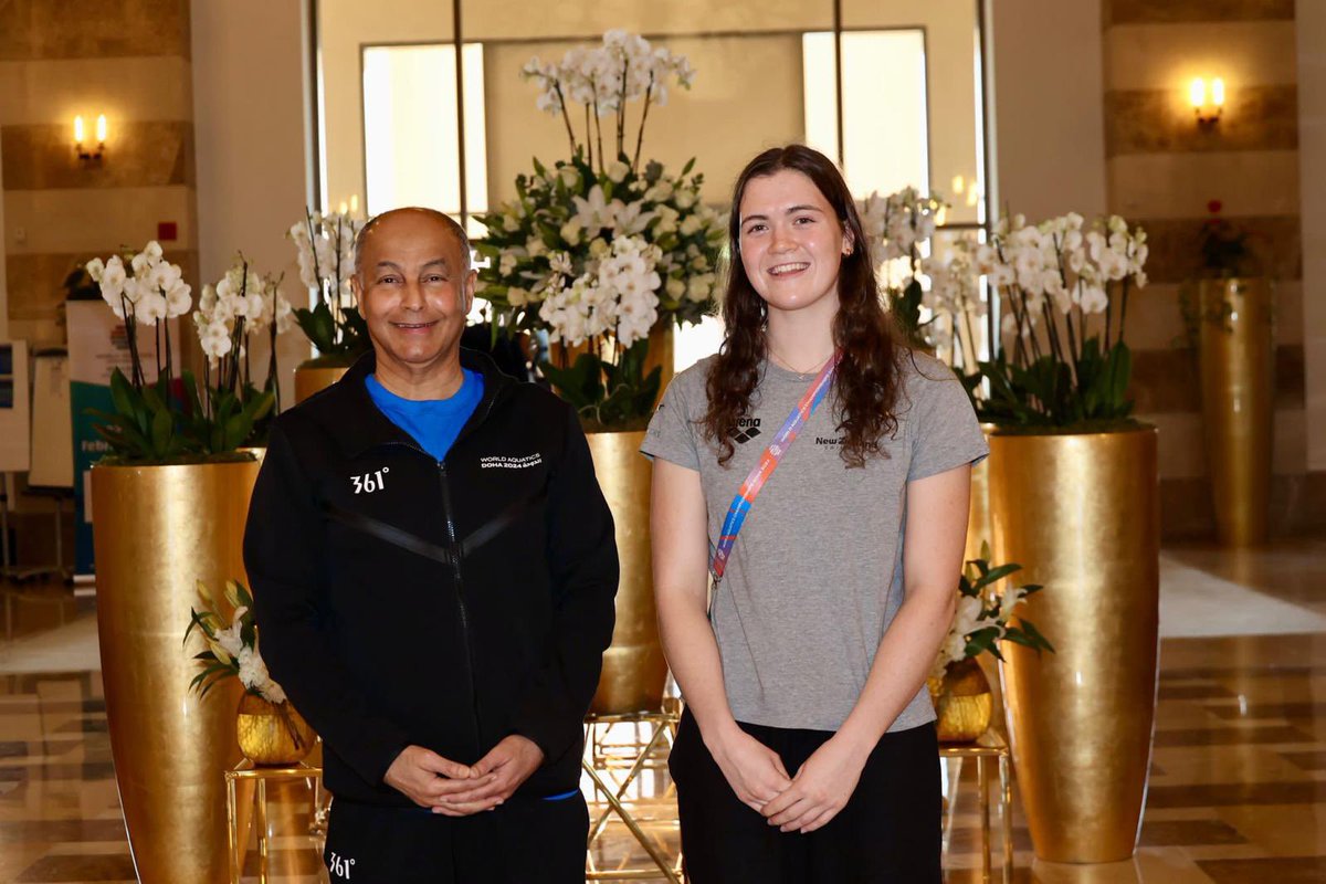 Captain__Aqua's tweet image. So proud to meet a new star who went from @WorldAquatics #SwimForAll Programme to winning New Zealand&apos;s first-ever gold medal at a #WorldAquatics Championships. 🇳🇿🥇(Women&apos;s 400m Freestyle)

Congratulations, Erika Fairweather! 👏🤩

#AQUADoha2024