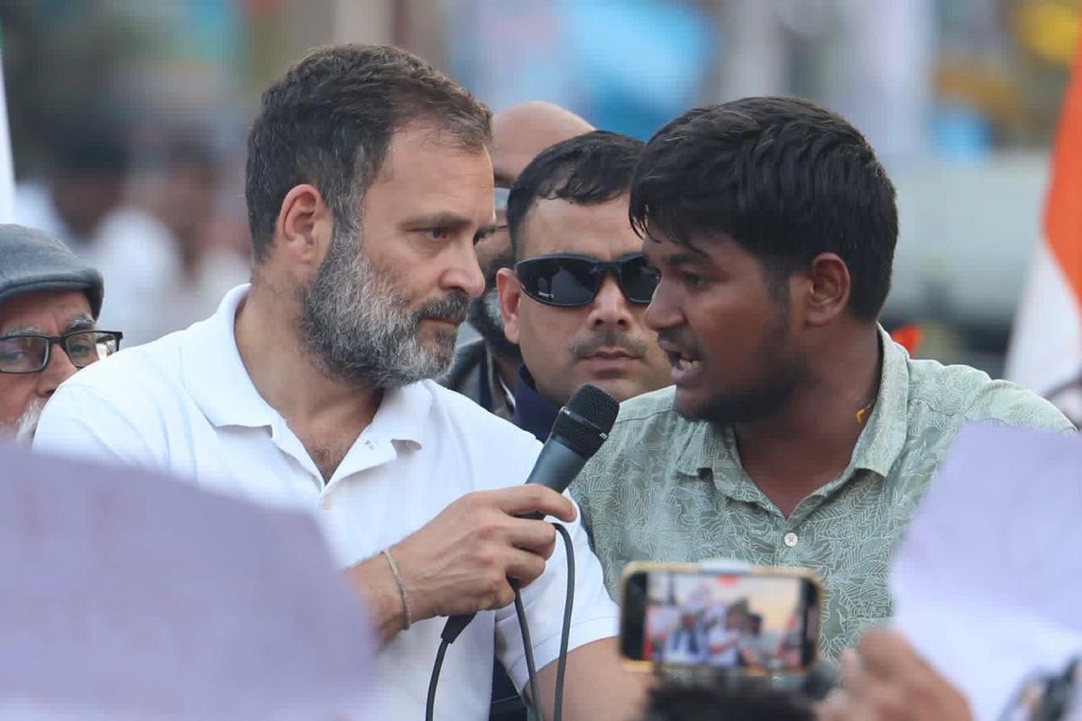UP Youth is facing exam issues. UPP paper was leaked yesterday. Rahulji spoke to one such youth during Nyay Yatra.
#UPP_Paper_Leak