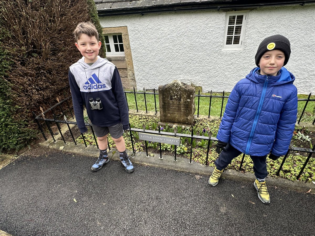 Donskeee's tweet photo. @MPSClass6 @MPSClass5 Henry &amp; Ralph smashed a 10k in the Peaks yesterday 🗻⛰️ we did lots of exploring at Stanage Edge, finding little Johns grave stone and Robin Hoods cave 🏹🗺️ https://t.co/hsd9oVuEjy