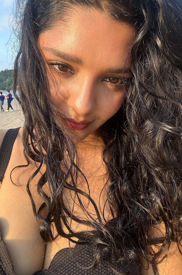 GGn_Q_cWEAEuIww?format=jpg&name=900x900