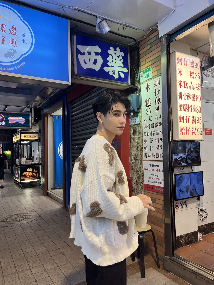 jeffsatur's tweet image. Uncle Jeff is taking off from Taipei Station D1D2, Thx for the journey. #JeffSaturSpaceShuttleNo8Taipei