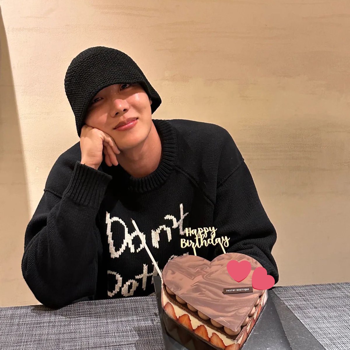 daily hobi content 💚ミ tweet media