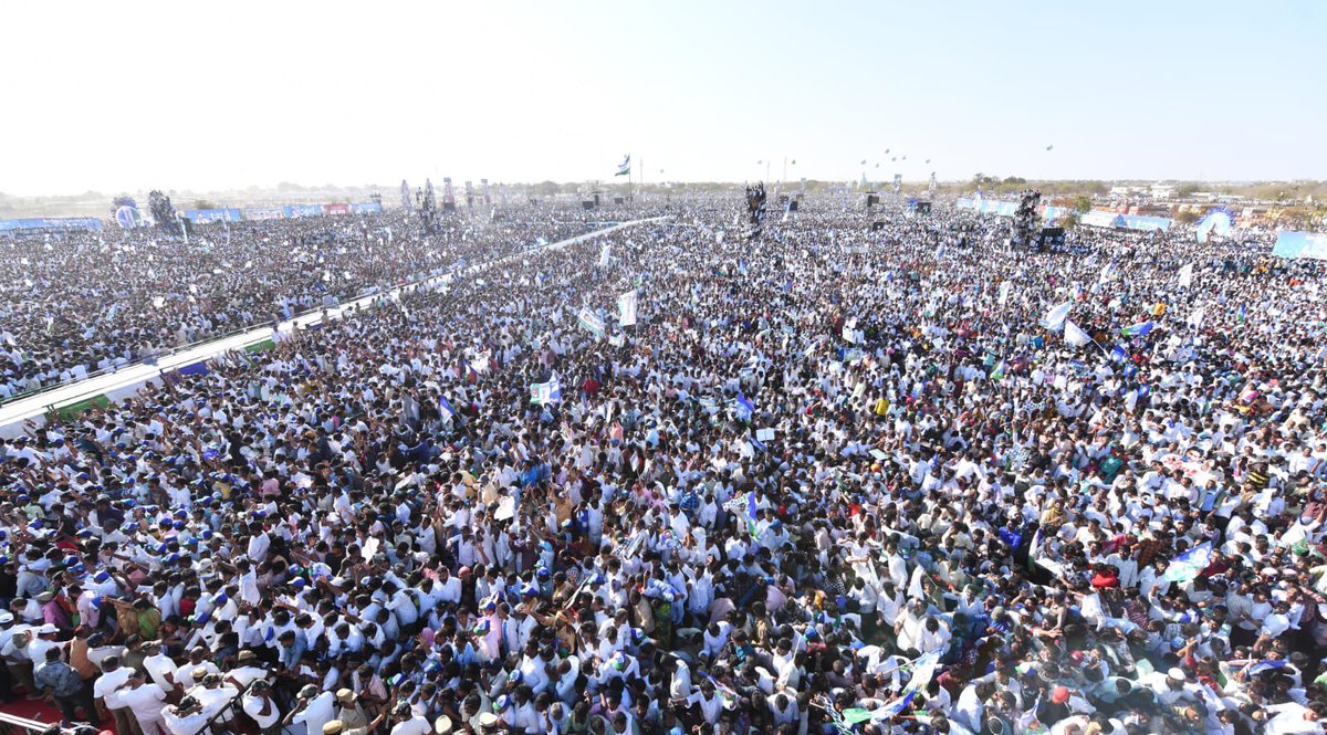 YSRCParty's tweet photo. 1 Million Crowd Gathered for YSRCP #Siddham Event in Anantapur.

అనంతపురం @ysjagan సిద్ధం సభకు హాజరైన జనసునామి…🔥

ఈరోజు పొరపాటున కూడా ఇటువైపు చూడకండి @ncbn @PawanKalyan @naralokesh. ఇక మీ కుర్చీలు పూర్తిగా మడతడిపోయే టైం వచ్చింది. 😎🤌🏻 

#EndOfTDP #YSJaganAgain https://t.co/OhUhj9W5j8