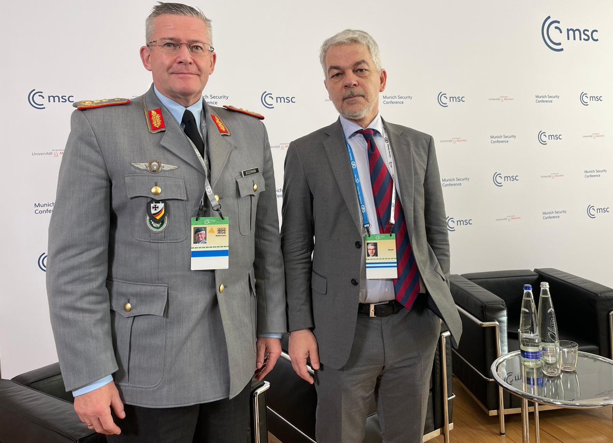 OFK_Bundeswehr's tweet photo. Drei Tage @MunSecConf vor sehr ernstem sicherheitspolitischen Hintergrund: Im Mittelpunkt vieler zielführender Gespräche des Befehlshaber #TFK, Generalleutnant André Bodemann, u.a. mit @CarloMasala1, stand die  #Gesamtverteidigung  🇩🇪. Vielen Dank für den guten Austausch. https://t.co/oMteWlUTA2