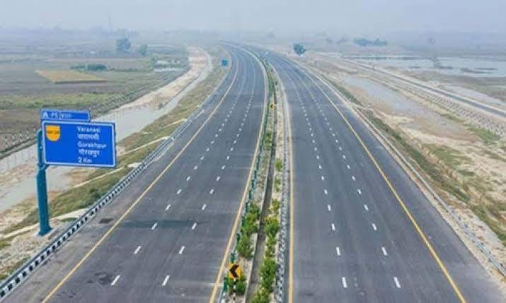 IndianTechGuide's tweet photo. 🚨 PM Modi to lay foundation of Varanasi - Kolkata Expressway on 23 February.

Length - 610 km
Estimated Cost - 25,000 crore+ https://t.co/CXZiemwLDe