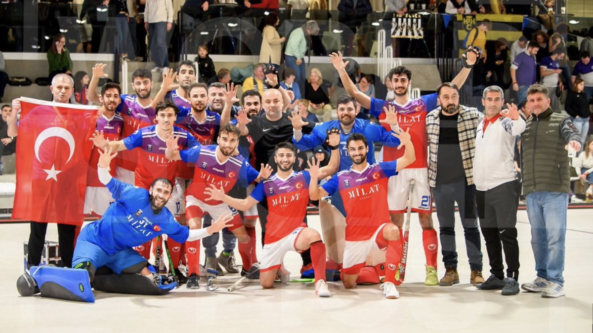 Gaziantep Polisgücü’nden Tarihi Başarı

Avrupanın en iyi 10 takımının katıldığı Kulüpler Avrupa Şampiyonasında mücadele eden temsilcimiz Gaziantep Polisgücü Avrupa’nın en iyi 5 takımı arasına adını yazdırdı!

Tebrikler <a href="/polisgucuhokey/">G.ANTEP POLİSGÜCÜ</a> 

🔗 eurohockey.altiusrt.com/competitions/3…