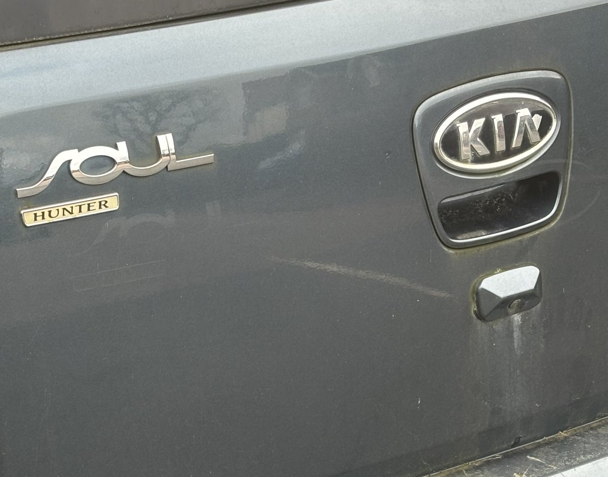 BadseyEllis's tweet photo. The addition of the motor dealers’ badge (“Hunter”) to this tailgate suddenly makes a small hatchback seem rather sinister! https://t.co/peDhfs9RXu