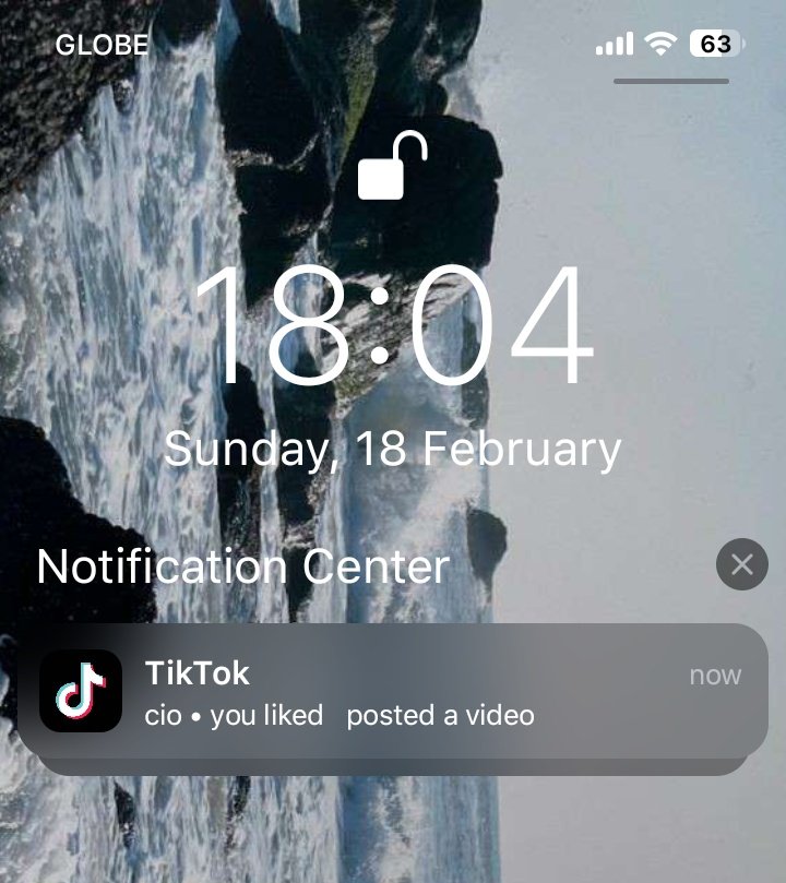 mincwse's tweet photo. “missed me?”
— #2kim short au 

 a tiktok notification popped up on jaz’s (kmj) phone and it happened to be cio’s (kcw) tiktok newly posted video. https://t.co/zjtUXDFRyh