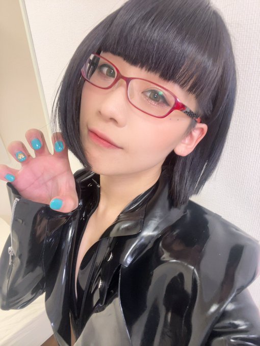 いっぱい舐めたり噛みついたりしてきた〜🌟 https://t.co/eFyjaS764J