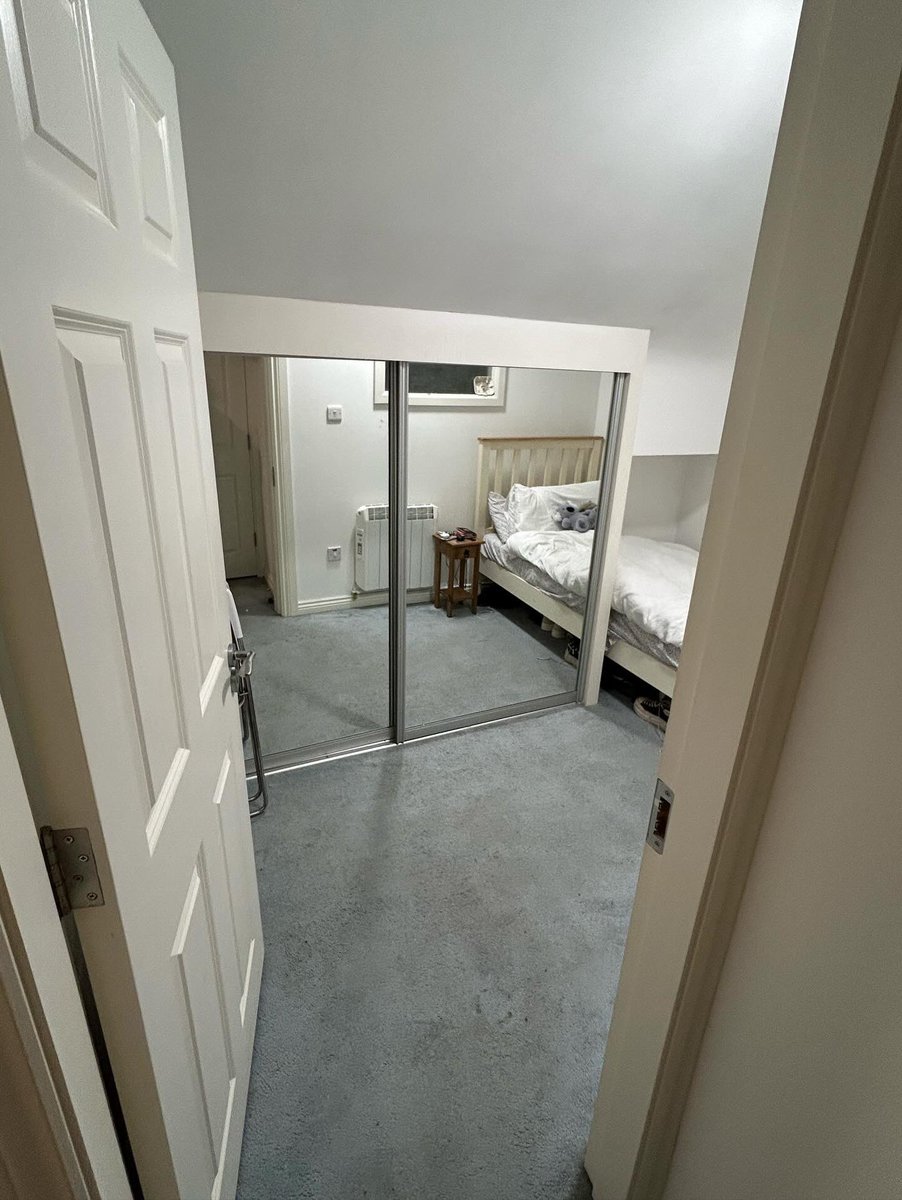 Marta__kam's tweet photo. Single room available in Forster Court!
Pm for details https://t.co/1xFHCoIx5o