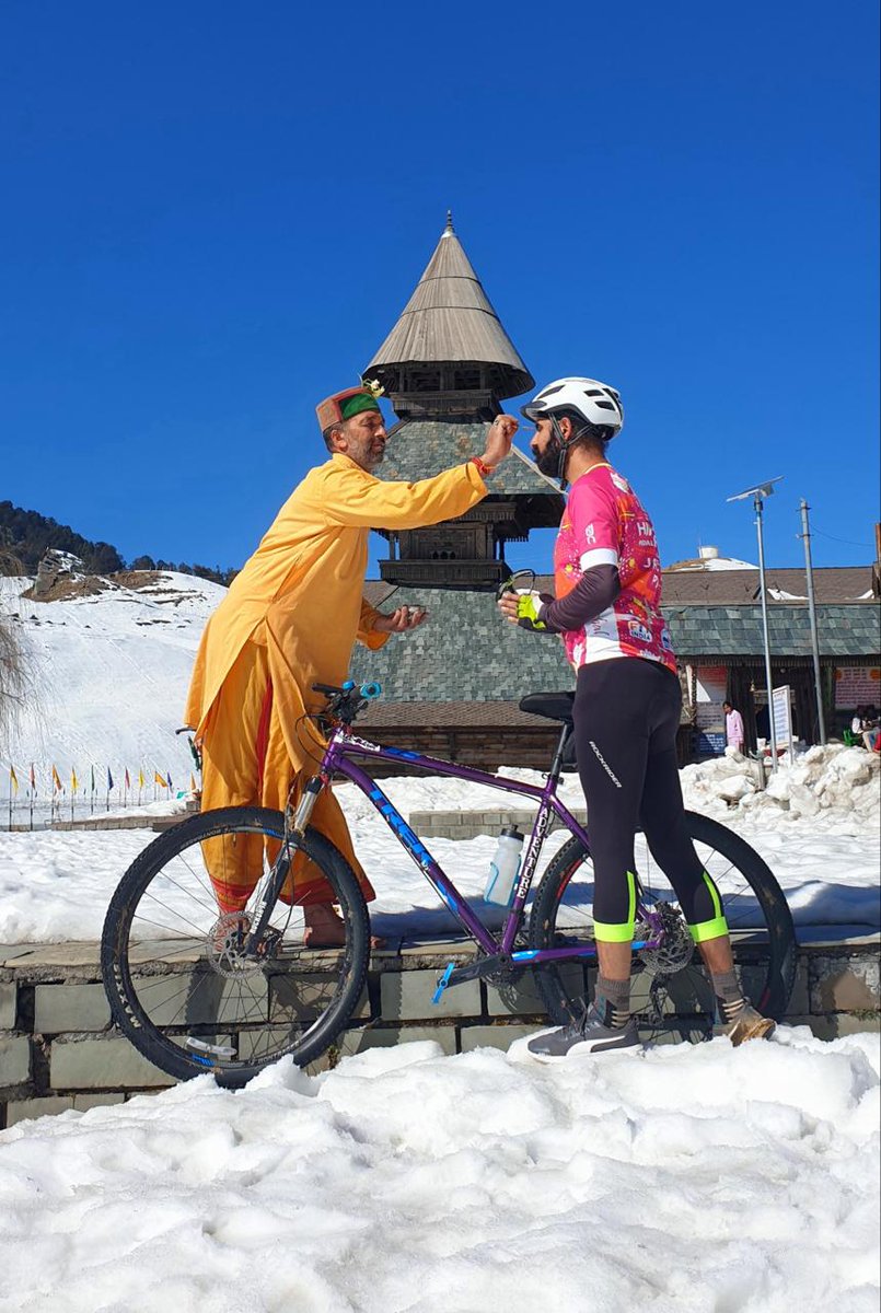 TheNewsRadar1's tweet photo. 💥Mandi lad pedals to snow-clad Parashar💥

#thenewzradar #himachalaupdate #himachalpradesh #mandi #newsupdate #snowclad #history #groudbreaking #cycling

Read Full Article 👇
https://t.co/rkEdA07pDU https://t.co/pWAh0gtu7m