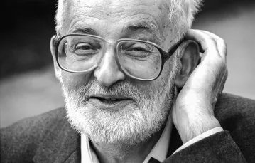 "Kto pierwszy szedł przed siebie?
Kto pierwszy cel wyznaczył?
Kto pierwszy nas rozpoznał- Kto wrogów? Kto przyjaciół ?Kto pierwszy sławę wszelką i włości swe miał za nic?
A kto nie umiał zasnąć, nim nie wymyślił granic?"
Korowód
⬇️
Leszek Aleksander Moczulski
poeta, ur.18.02.1938