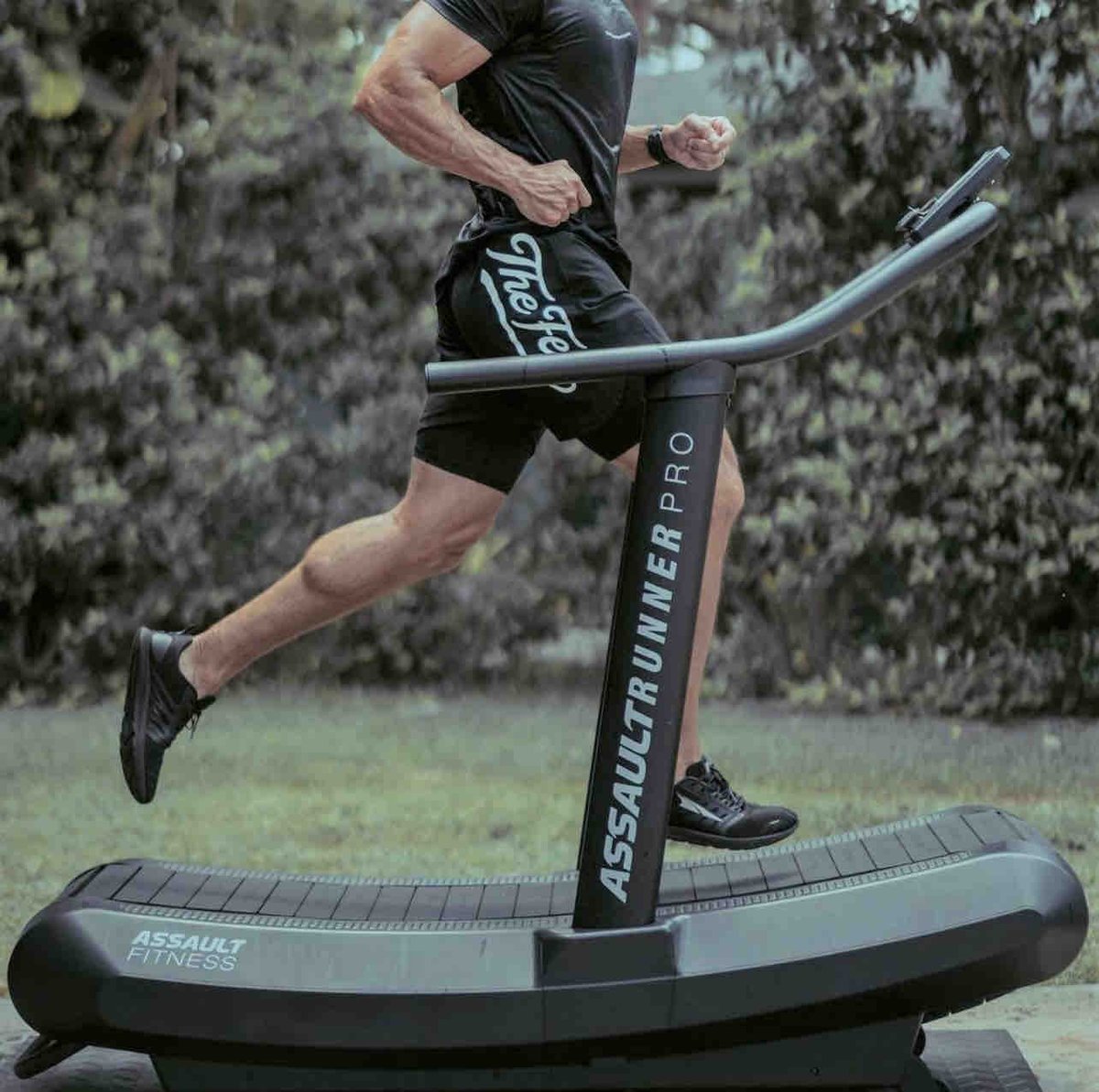 AssaultAirBike's tweet photo. Step into precision with our curved treadmill. Experience the science of stride correction as every step adjusts naturally, refining your run mechanics with each stride. 

Elevate your performance, perfect your form, and stride. 🏃‍♂️✨ #CurvedTreadmill https://t.co/xftmuG7j2r