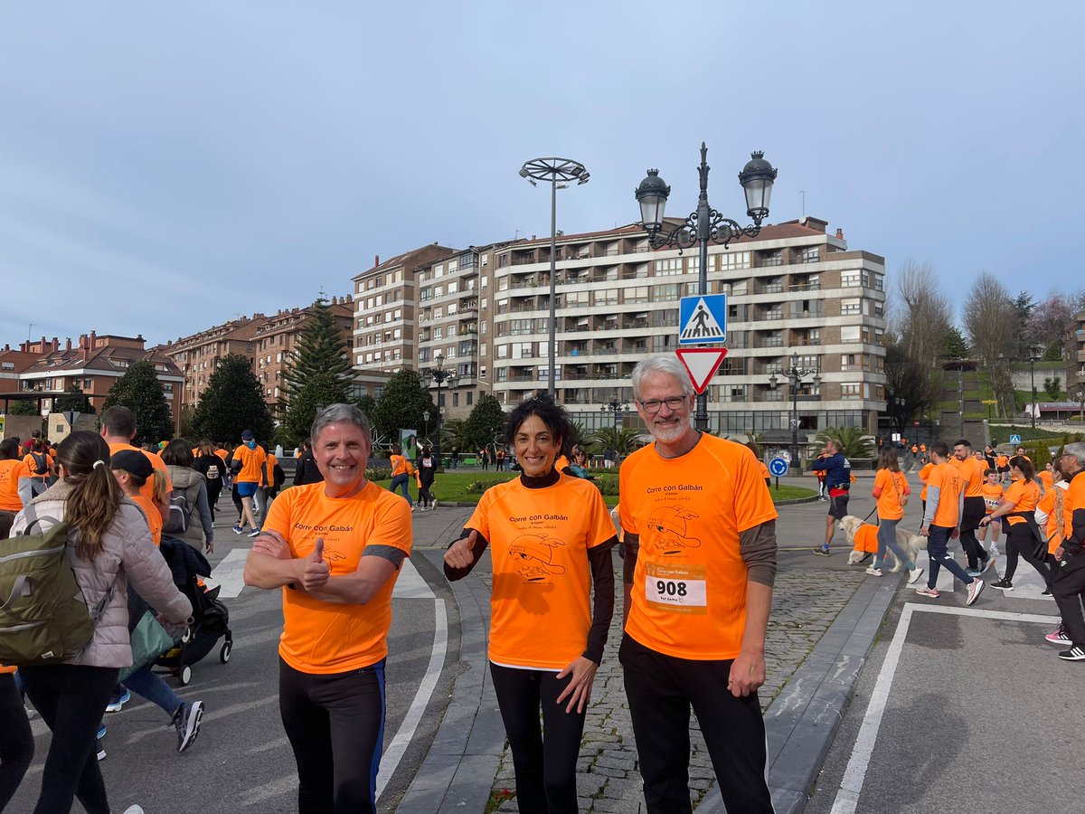 socialasturias_'s tweet photo. El director general de Promoción de la Autonomía Personal y Mayores @EnRoNu ha participado en la marcha solidaria contra el cáncer infantil 𝑪𝒐𝒓𝒓𝒆 𝒄𝒐𝒏 𝑮𝒂𝒍𝒃𝒂́𝒏, organizada por la @asoc_galban de familias de niños con cáncer de Asturias,  en Oviedo.

@GobAsturias https://t.co/WxLLJFlqwu