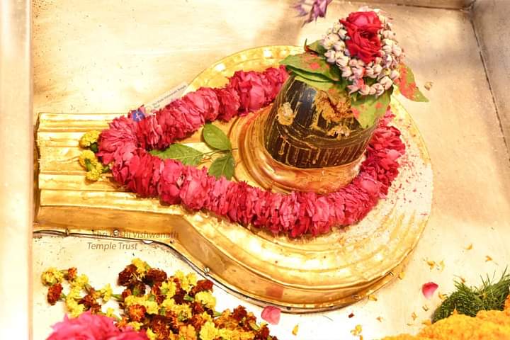 श्री काशी विश्वनाथ मंदिर 🚩🙏

#ShriKashiVishwanath #Shiv #Mahadev #Baba #Temple #Darshan #Blessings #BhogAarti #Varanasi #Aarti #Kashi #Jyotirlinga #VishwanathDham
