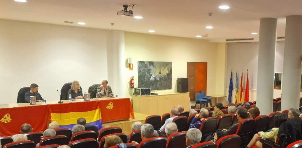 elPCPV's tweet image. Este sábado también hemos presentado en #Elda el libro autobiográfico de Dolores Ibárruri "Pasionaria" con la presencia de su nieta Lola Ruiz, además de Carlos Escolano, del PCPV de Elda, e Iñaki Pérez, concejal de Cultura de Elda y miembro del PCPV de Elda.