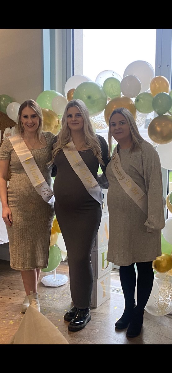 3 beautiful mummies to be… last one leaves today for Mat leave…we can’t wait to meet the new additions to ward 35 family..enjoy your well deserved rest…(for now lol) 🩷💙🩷💙🩷 👶 👶 👶@MelWoolfall @aaroncumminsNHS @TabethaDarmon @ShahedalB @Urmimc @Respnursesrli