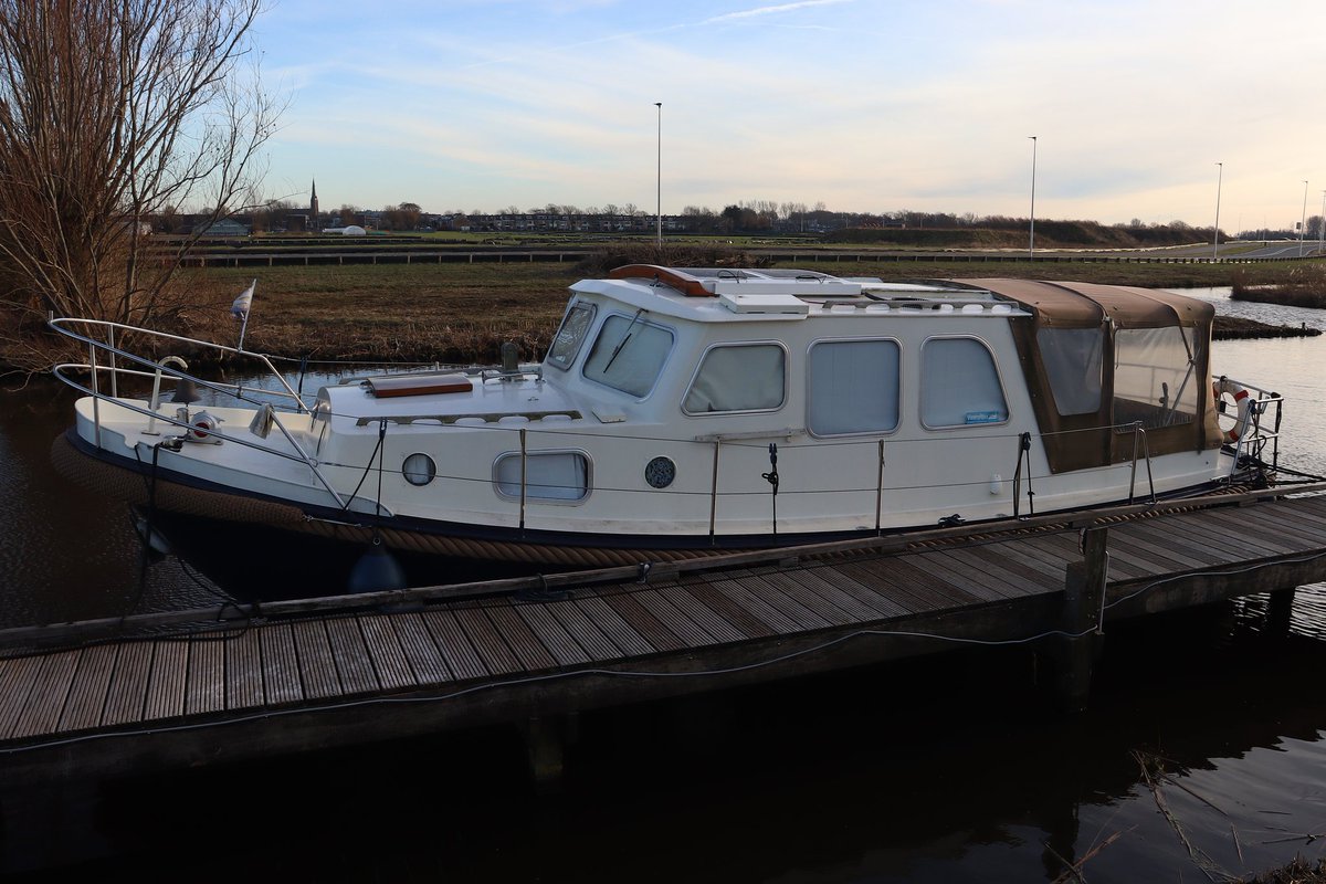 One boat.

#boat #boats #oneboat #1boat #boatphotos #boatphoto #boatpictures #boatpics #boatpicture #water #photography #photo #photos #photograph #photographs