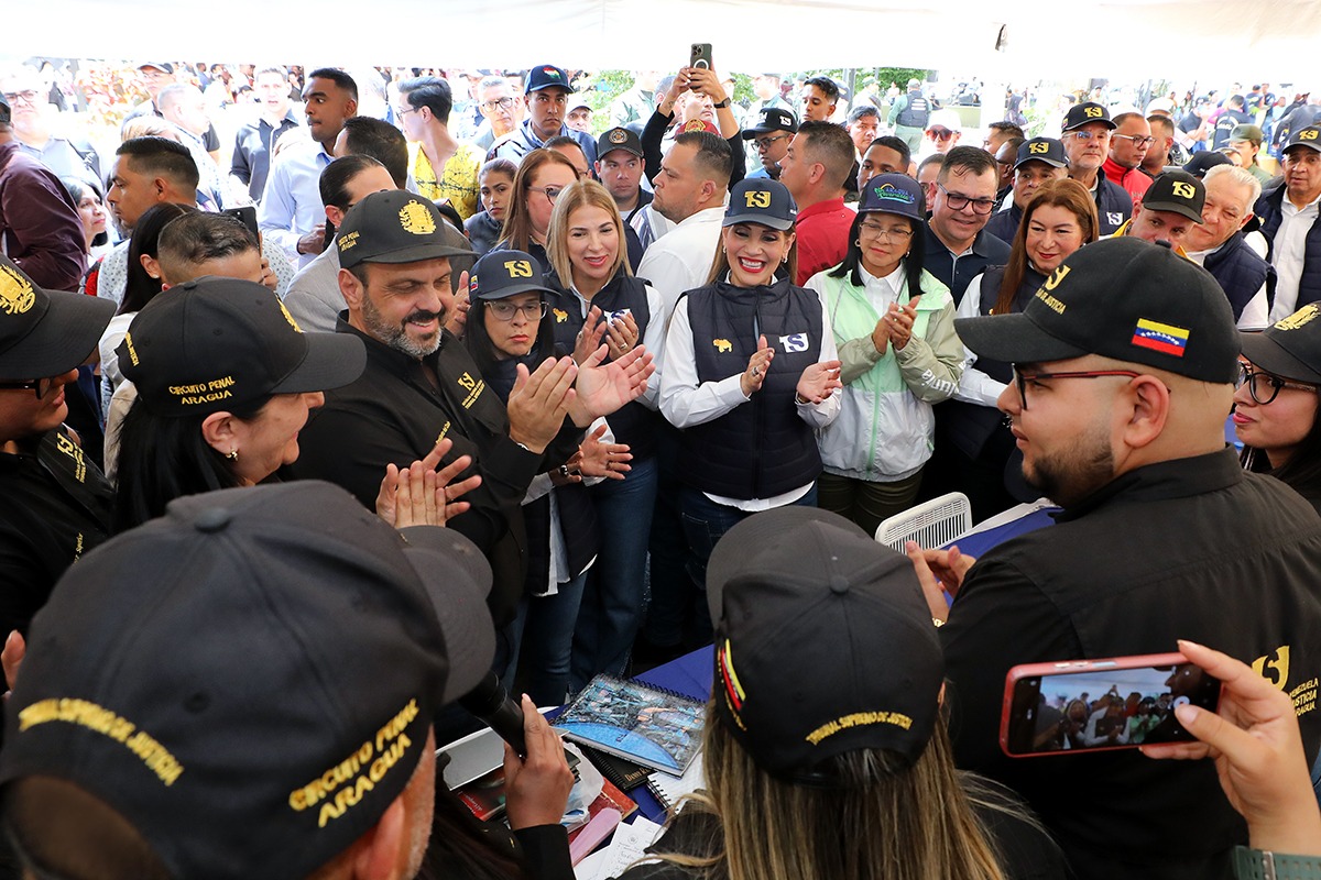 TSJ_Venezuela's tweet photo. TSJ desplegó tribunales móviles en jornada especial en el estado Aragua https://t.co/FFijYoT5Px https://t.co/73wQxUK6ns