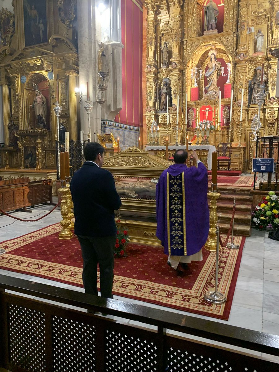 StoEntierroLora's tweet photo. ▪️PATRIMONIO

Tras la Santa Misa, tuvo lugar la presentación y bendición de la urna primitiva, restaurada por D.Carlos Peñuela Jordán. 

Además, del manto para María Santísima y el faldón delantero del paso del Señor, ambas piezas realizadas por D.Jeremi Ibáñez Ortiz. https://t.co/xJ9faJcRdC