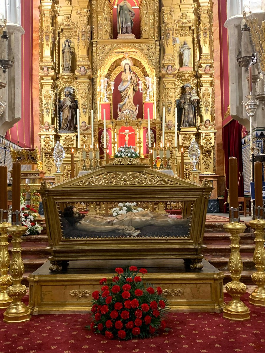 StoEntierroLora's tweet photo. ▪️PATRIMONIO

Tras la Santa Misa, tuvo lugar la presentación y bendición de la urna primitiva, restaurada por D.Carlos Peñuela Jordán. 

Además, del manto para María Santísima y el faldón delantero del paso del Señor, ambas piezas realizadas por D.Jeremi Ibáñez Ortiz. https://t.co/xJ9faJcRdC