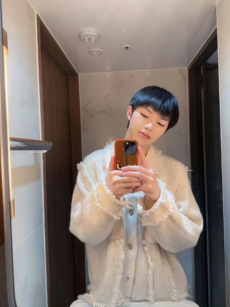 Junliu_TH's tweet photo. ꒰ 24.02.18 ꒱ | Weibo Post ꔛ
" ในวันหยุดนี้มีรูปเยอะมากเลย 🧏 "
#LiuJun #JunLiu #刘隽
#หลิวจวิ้น #TogetherWithJunLiu https://t.co/W7WFSJQpgL